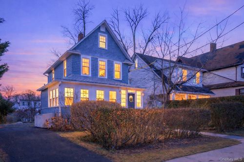 132 Mayflower Ave, New Rochelle, NY, 10801-1611 | Card Image