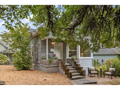 653 Sw Sherman St, Portland, OR, 97201-4927 | Card Image