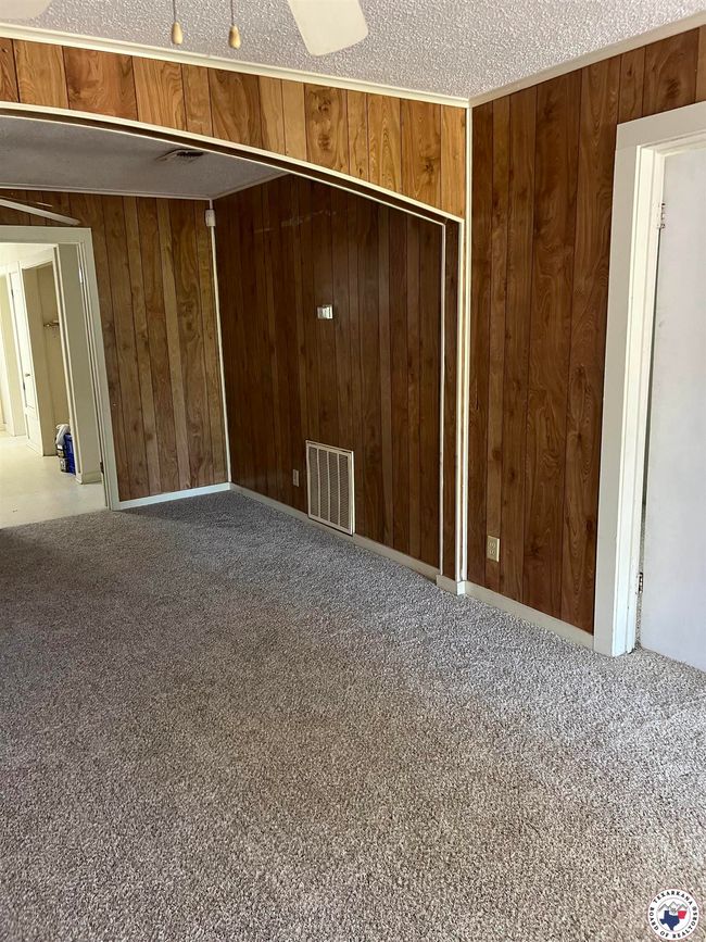 319 Crestview St, House other with 3 bedrooms, 1 bathrooms and null parking in Texarkana TX | Image 4
