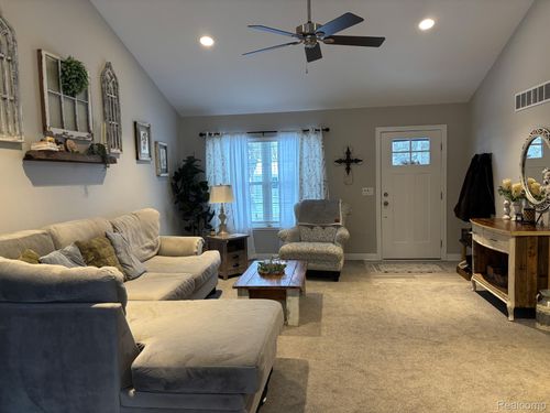 605 Hartner Dr, Holly, MI, 48442-1272 | Card Image