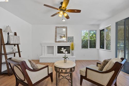 2250 Prestwick Dr, Discovery Bay, CA, 94505-1410 | Card Image