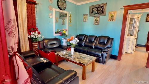 2417 Casmere St, Hamtramck, MI, 48212-2948 | Card Image