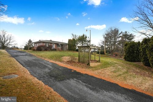 27 E Hill St, JONESTOWN, PA, 17038-8934 | Card Image