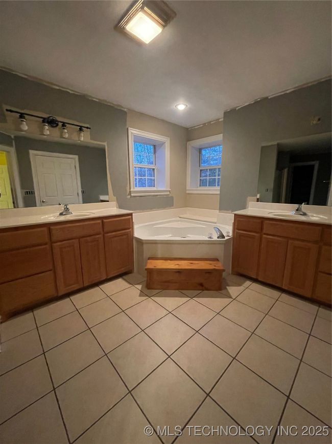 18779 E Gumm Creek Pl, House other with 3 bedrooms, 2 bathrooms and null parking in Park Hill OK | Image 32