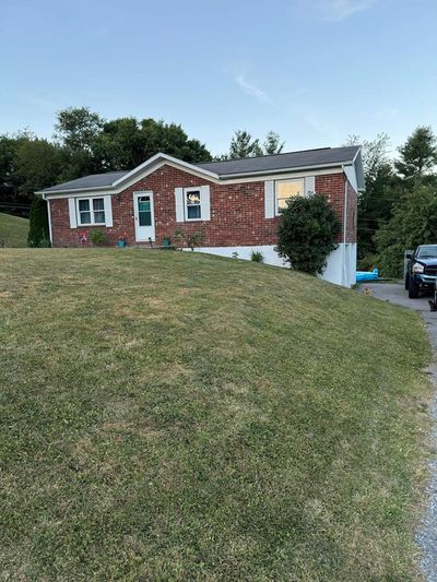 308 Hummingbird Hill, House other with 3 bedrooms, 1 bathrooms and 2 parking in Tazewell VA | Image 1