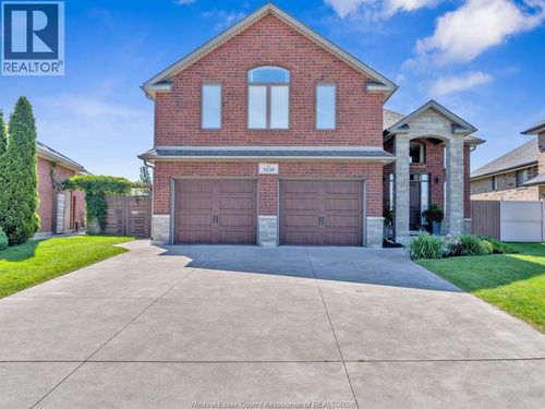 3939 Wildwood Dr, Windsor, ON, N8R2L4 | Card Image