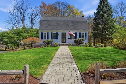 70 Elm St, Hingham, MA, 02043-2434 | Card Image