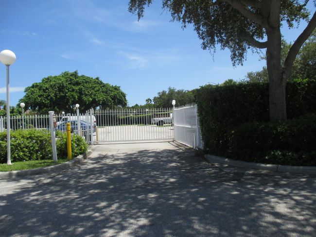 APT-2K - 470 Executive Center Dr, Condo with 1 bedrooms, 1 bathrooms and null parking in West Palm Beach FL | Image 23
