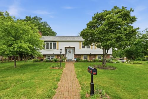 35 Purdue Dr, Milford, MA, 01757-1242 | Card Image