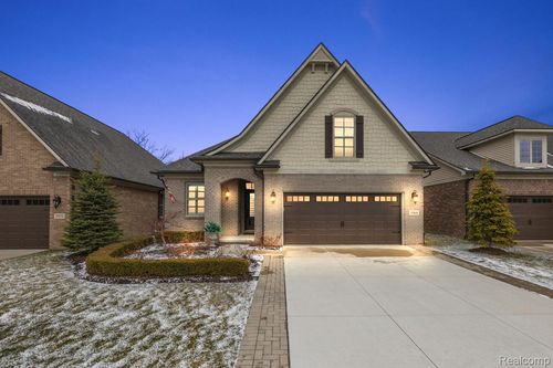 3968 Vendome Dr, Auburn Hills, MI, 48326-1865 | Card Image