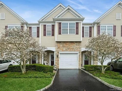 82-43 Torrey Pine Ln, Bay Shore, NY, 11706-5866 | Card Image