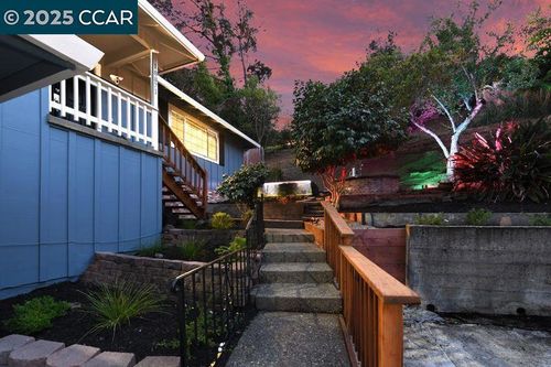 18871 Stanton Ave, Castro Valley, CA, 94546-2715 | Card Image