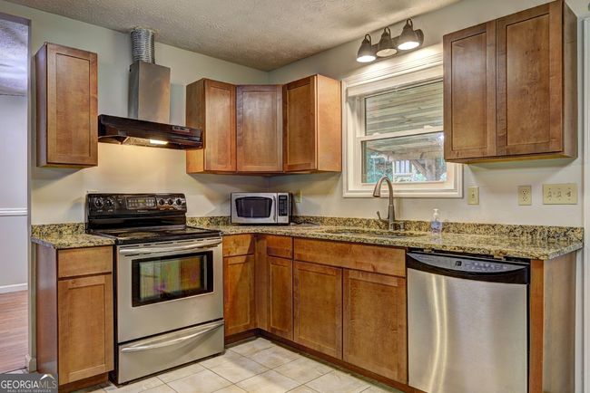 3681 Chestnut Lake Ct, House other with 3 bedrooms, 3 bathrooms and null parking in Jonesboro GA | Image 5