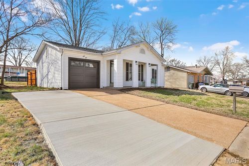 44 Kimberly Ln, Saint Peters, MO, 63376-2120 | Card Image