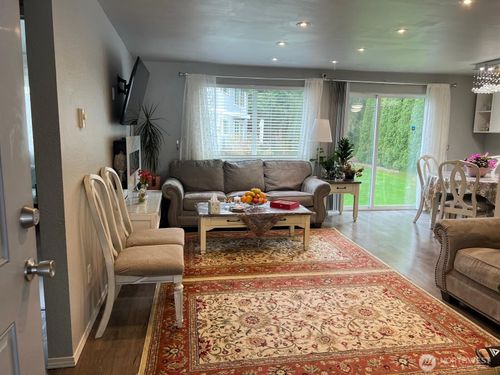 2-9116 1st Pl Ne, Lake Stevens, WA, 98258-3318 | Card Image