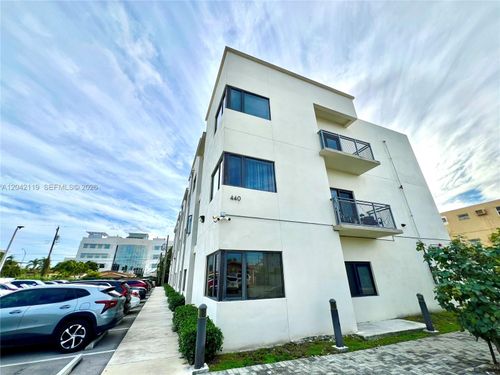 204-440 E 27th St, Hialeah, FL, 33013 | Card Image
