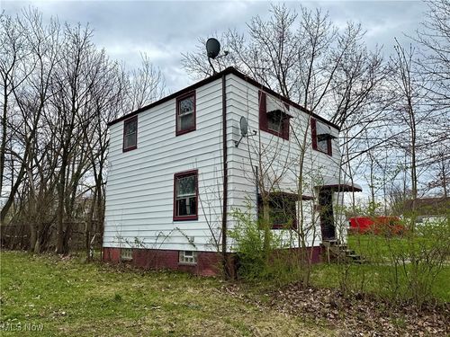 3833 E 144th St, Cleveland, OH, 44128-1016 | Card Image