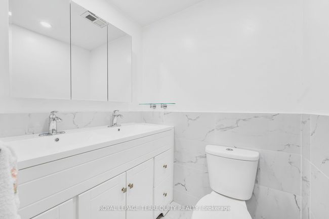 1702 - 8 Lisa St, Condo with 3 bedrooms, 2 bathrooms and null parking in Brampton ON | Image 19