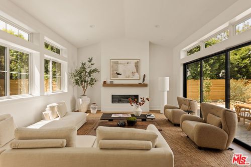 4027 Dixie Canyon Ave, Sherman Oaks, CA, 91423-4831 | Card Image