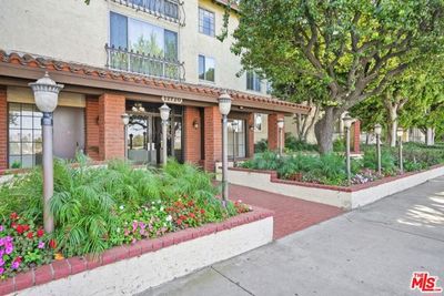 114 - Burbank Boulevard, Condo with 2 bedrooms, 2 bathrooms and 1 parking in Valley Village CA | Image 1