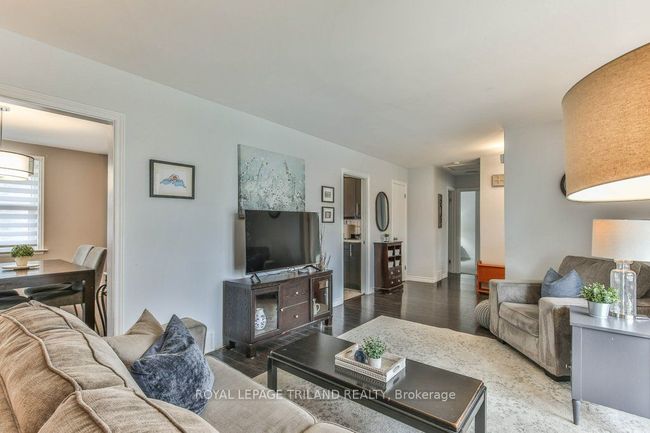 834 Viscount Rd, House other with 3 bedrooms, 2 bathrooms and 4 parking in London ON | Image 6