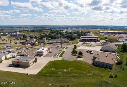 2580 Overlook Ln Nw, Mandan, ND, 58554-1593 | Card Image