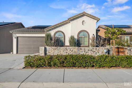 9426 Woodland Ridge Ln, Shafter, CA, 93263-2271 | Card Image