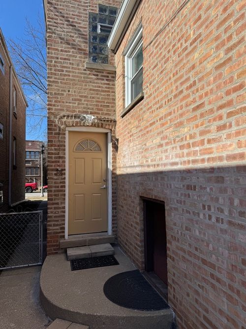 1821 Grove Ave, Berwyn, IL, 60402-5621 | Card Image