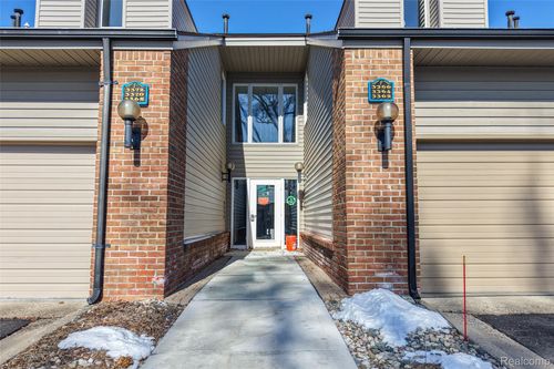 3364 Loon Lake Court, Waterford Charter Township, MI, 48329 | Card Image