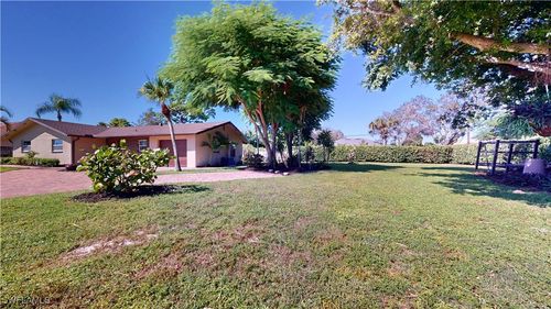 27514 Playa Del Rey Ln, BONITA SPRINGS, FL, 34135-3554 | Card Image