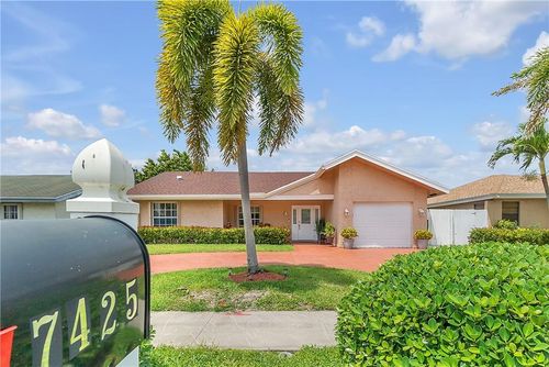 7425 Sw 14th Ct, North Lauderdale, FL, 33068-3622 | Card Image