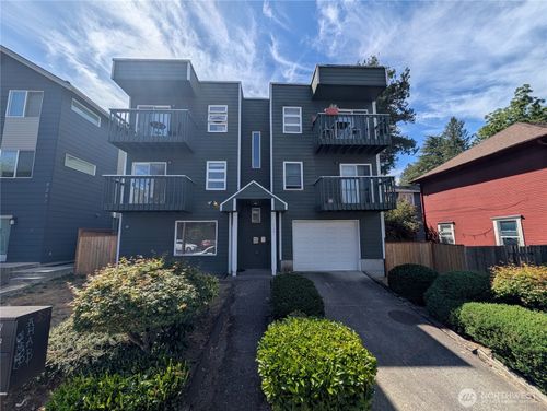 202-5261 Brooklyn Ave Ne, Seattle, WA, 98105-3572 | Card Image