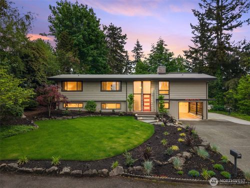 8805 Se 39th St, Mercer Island, WA, 98040-3605 | Card Image