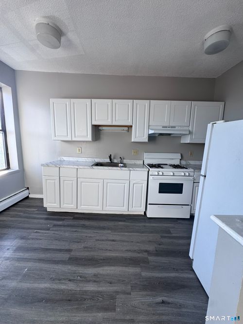 302-122 Brown St, Hartford, CT, 06114-2903 | Card Image