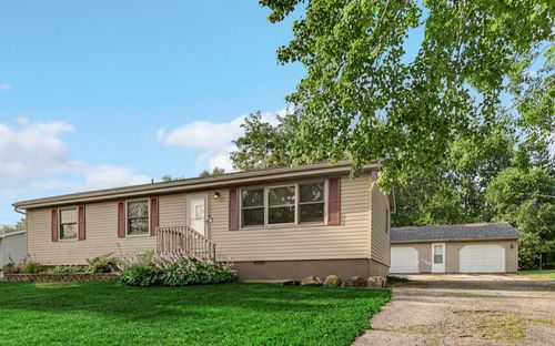 352 Marian Dr, Valparaiso, IN, 46385-5422 | Card Image