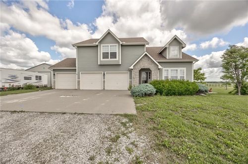 2090 N 900th Rd, Eudora, KS, 66025-9179 | Card Image