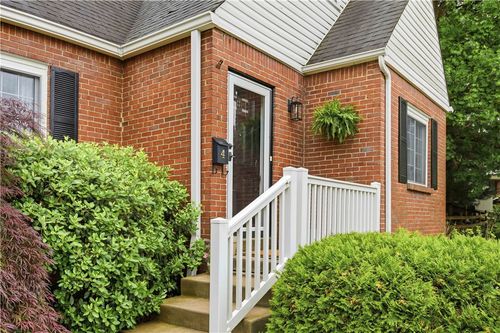 4 Fernwood Ave, Mt. Lebanon, PA, 15228-2425 | Card Image