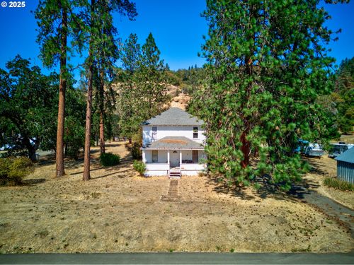 804 N Bank Rd, Roseburg, OR, 97470-9464 | Card Image