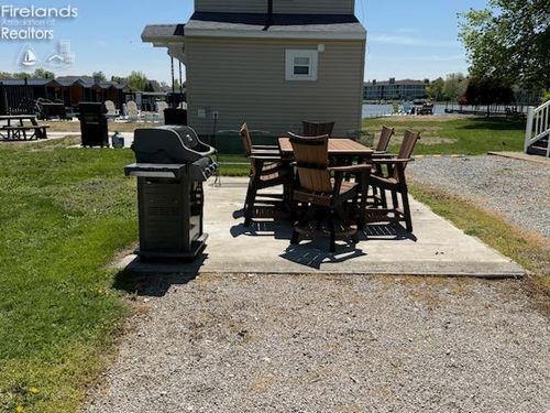 2306 River Ave, Sandusky, OH, 44870-3954 | Card Image