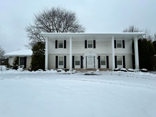 1100 W Duchess Ct, Bayside, WI, 53217-1210 | Card Image