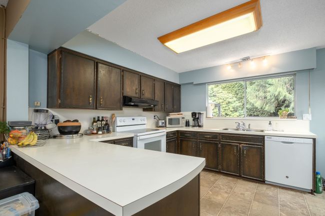 3558 Greentree Lane, House other with 3 bedrooms, 1 bathrooms and 3 parking in North Vancouver BC | Image 15