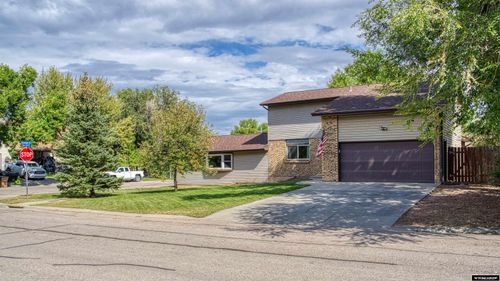 49 Independence Dr, Gillette, WY, 82716-1894 | Card Image