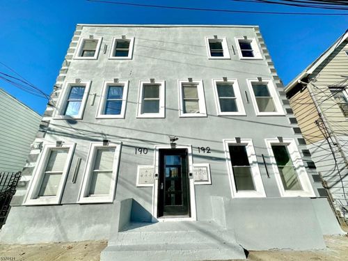 192 Ridge St, Newark, NJ, 07104-1170 | Card Image