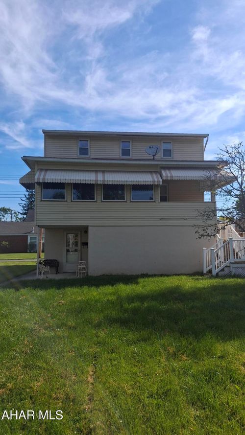 1110 Maple Ave, Hollidaysburg, PA, 16648-1120 | Card Image