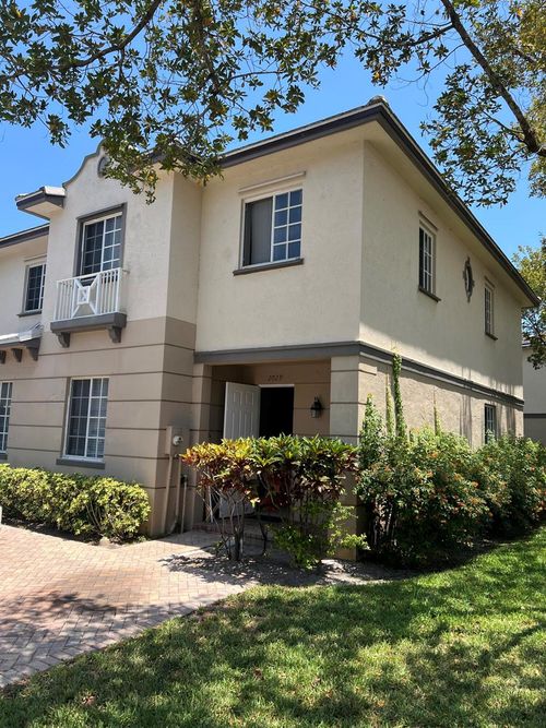 2029 Island Dr, Riviera Beach, FL, 33404-6442 | Card Image