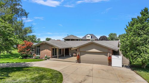 37337 Lakeshore Dr, Harrison Twp, MI, 48045-2843 | Card Image