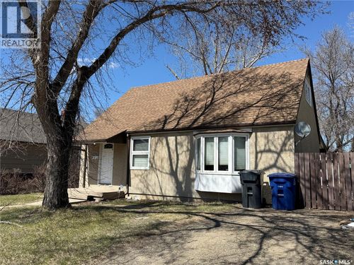 805 Souris Ave, Weyburn, SK, S4H0E5 | Card Image