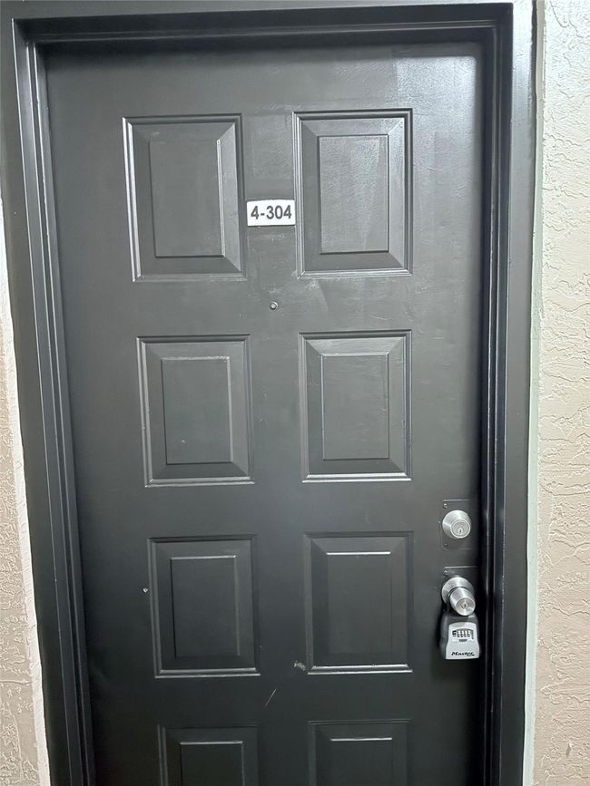 APT-304 - 9033 Wiles Rd, Condo with 2 bedrooms, 2 bathrooms and null parking in Coral Springs FL | Image 5
