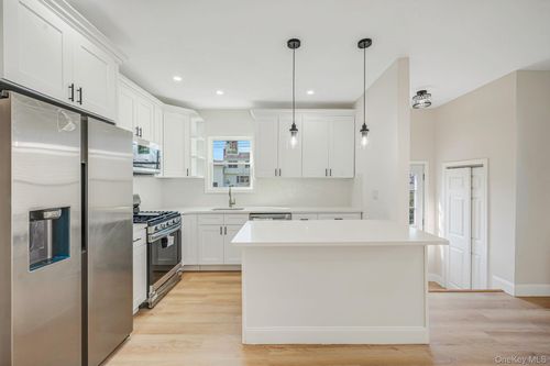 17 Riverside Street, Babylon, NY, 11701 | Card Image