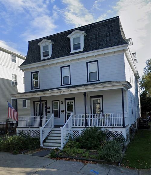 3-9 Narragansett Ave, Newport, RI, 02840-4055 | Card Image